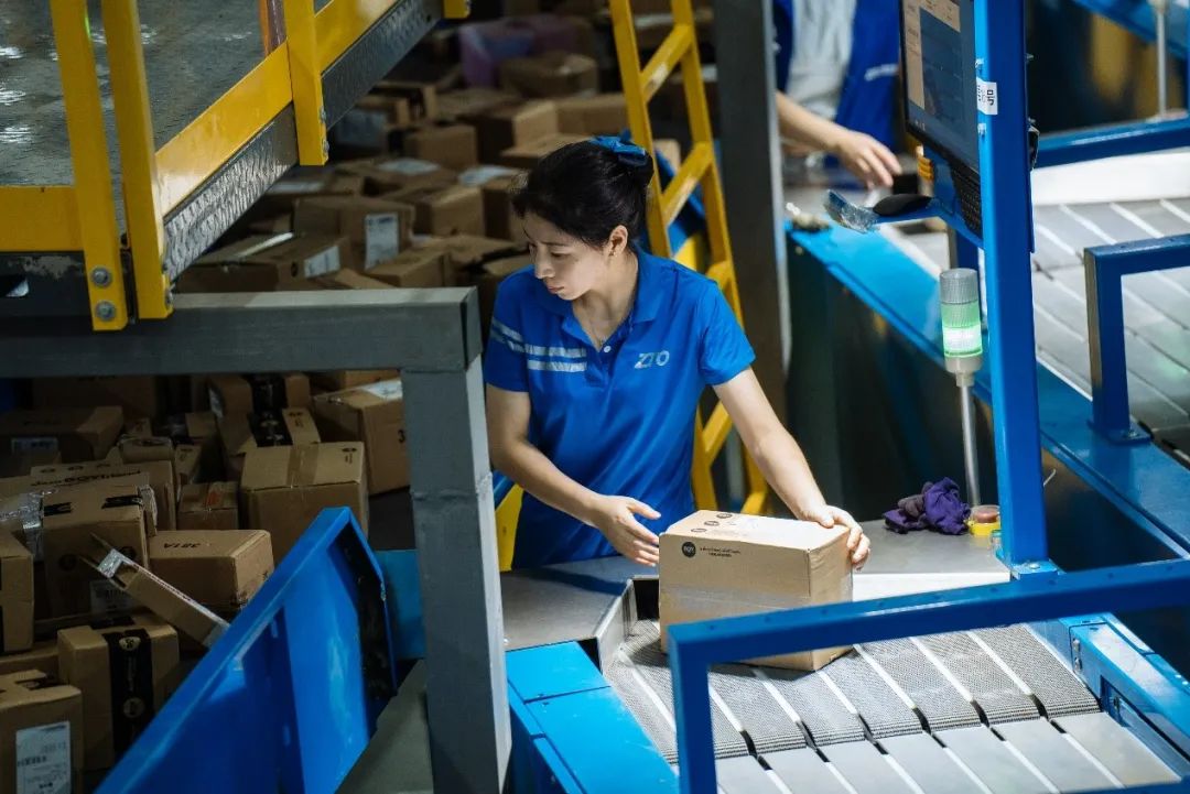 8家上市快递公司半年报对比，顺丰收入第一，中通利润及业务量均第一，快递公司开始由“量”向“质”转变