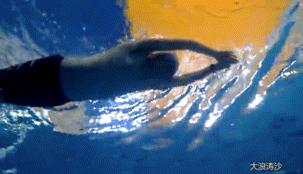 游泳腿怎么浮起来不沉下去,游泳时腿总往下沉是啥原因