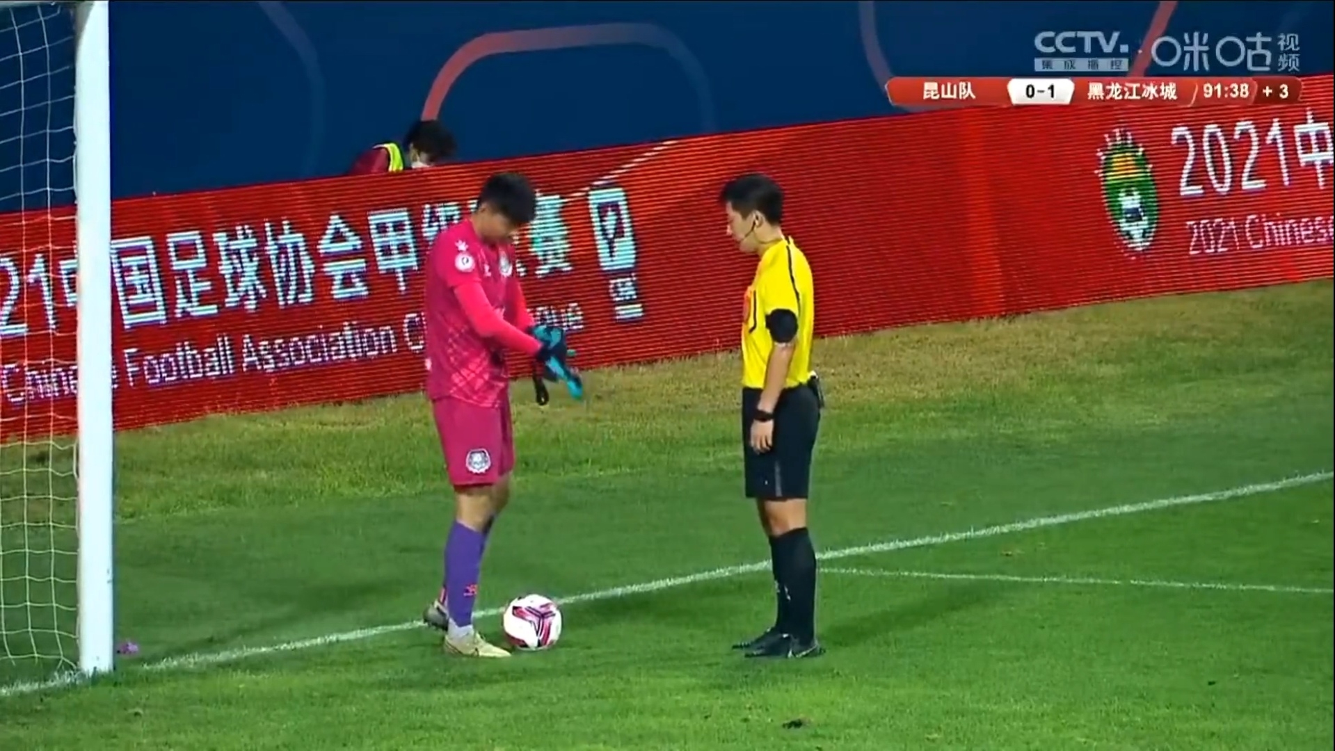 中甲奇葩一幕视频,中甲门将争议判罚