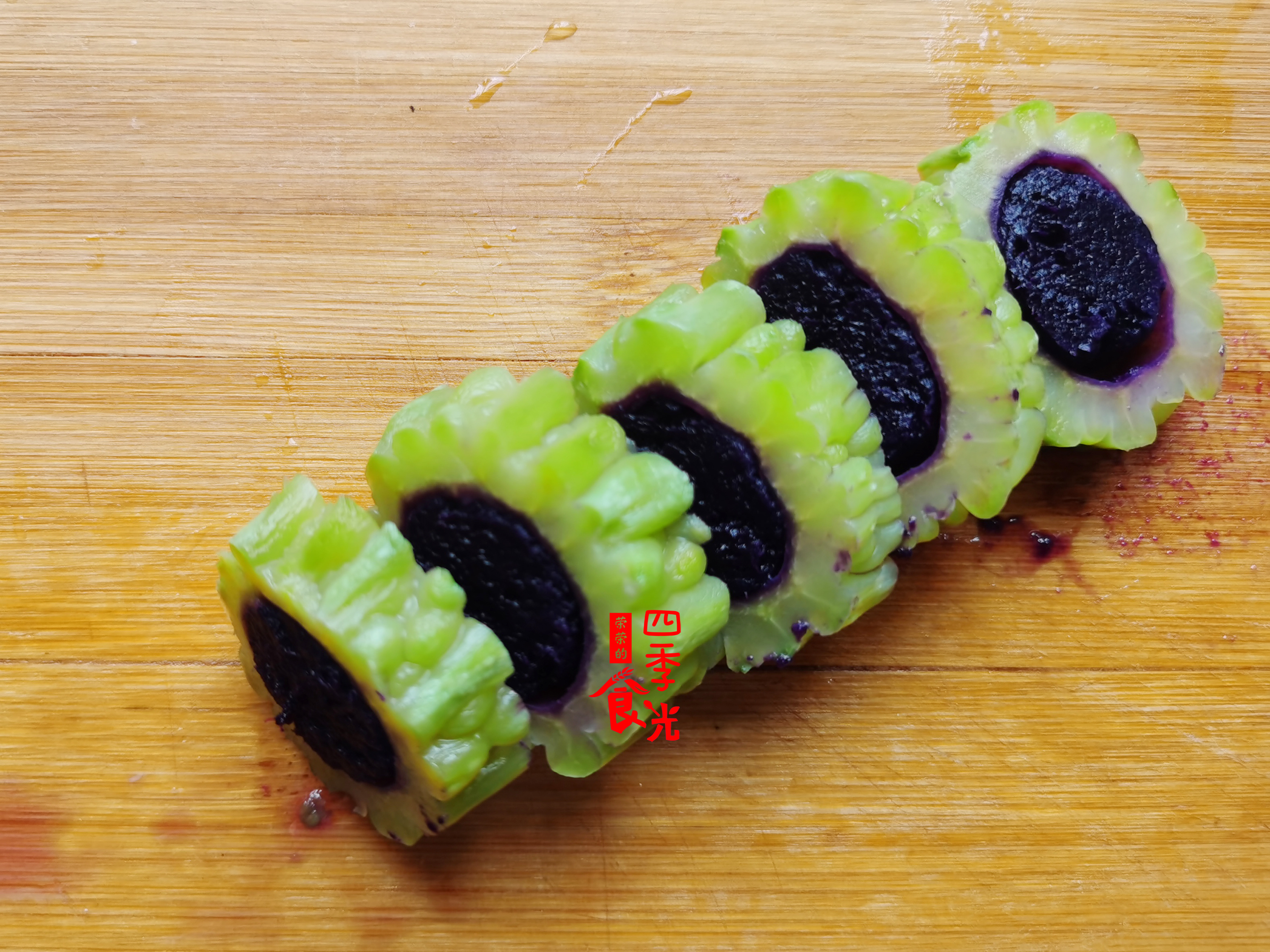 减肥期苦瓜怎么做好吃,苦瓜可以生吃配鸡蛋减脂