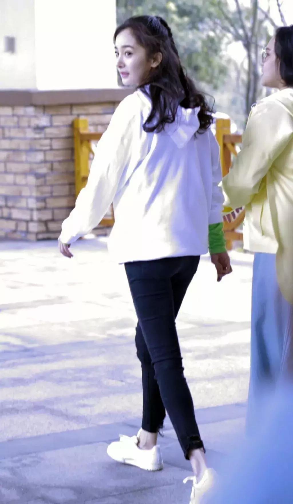 周冬雨的大胆穿搭,周冬雨正确穿搭