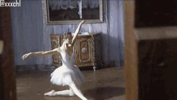 倪妮和周冬雨的差距有多大,倪妮周冬雨动作图片