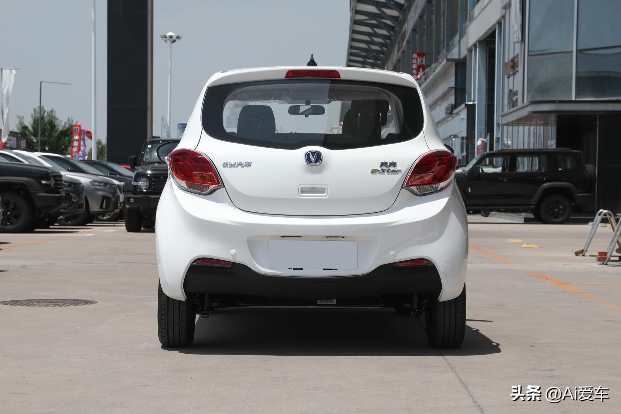 便宜耐用省油的代步车,长安奔奔新能源e-star价格