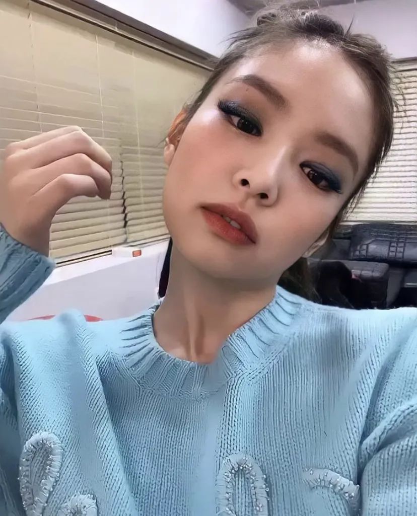 jennie甜酷风穿搭,jennie新造型lisa同款穿搭