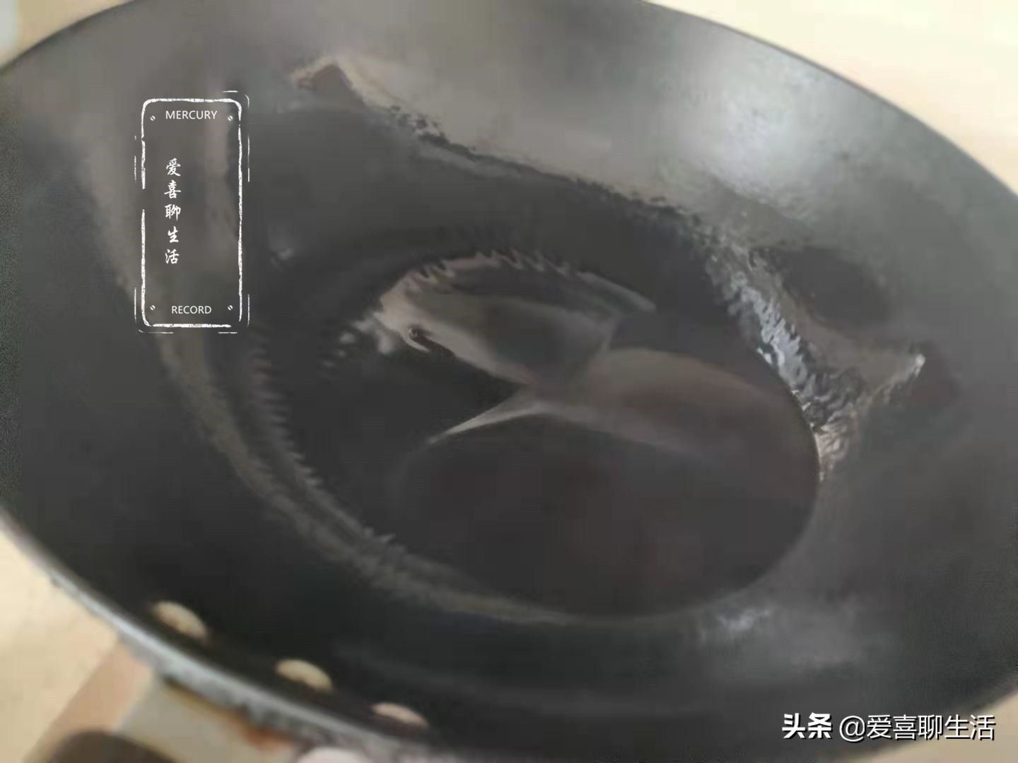 炒菜老是粘锅怎么处理,炒菜老是粘锅教你一个农村土办法