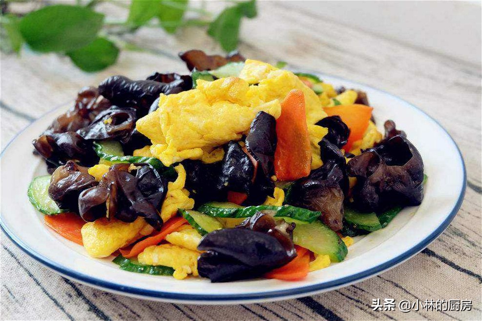 炒木耳噼里啪啦怎么办,炒木耳时为什么砰砰响