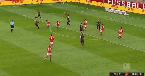 德甲大黑马5-0迎来疯狂大胜!6400万射手王帽子戏法,54分升至第3