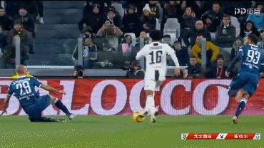 谜题解开,c罗进球后霸气回应动作