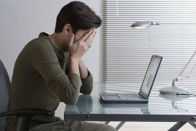 如果儿子发现妈有暧昧对象怎么办,发现母亲和别人聊天怎么办