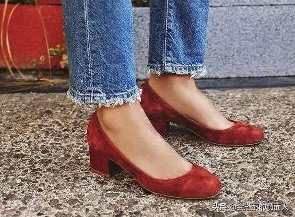 分享女生秋冬季必备的七种鞋子 (秋冬必备百搭鞋子时髦又好看)