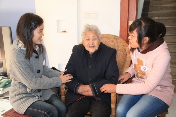 老人进了养老院养老金还可以拿吗,养老金不够住养老院怎么办