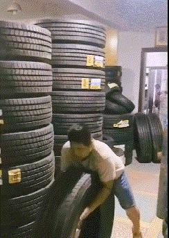 搞笑gif永远不要相信任何人,朋友圈gif背景搞笑