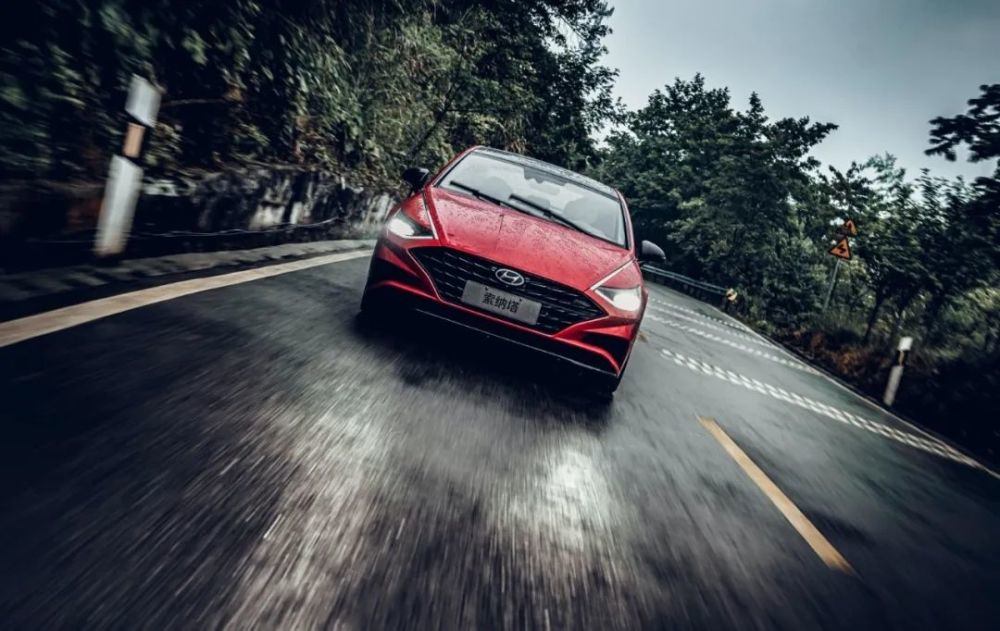 现代第十代索纳塔底盘,第十代现代索纳塔测评