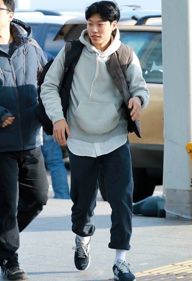 宽松休闲羽绒背心男装搭配,高级感穿搭羽绒背心男