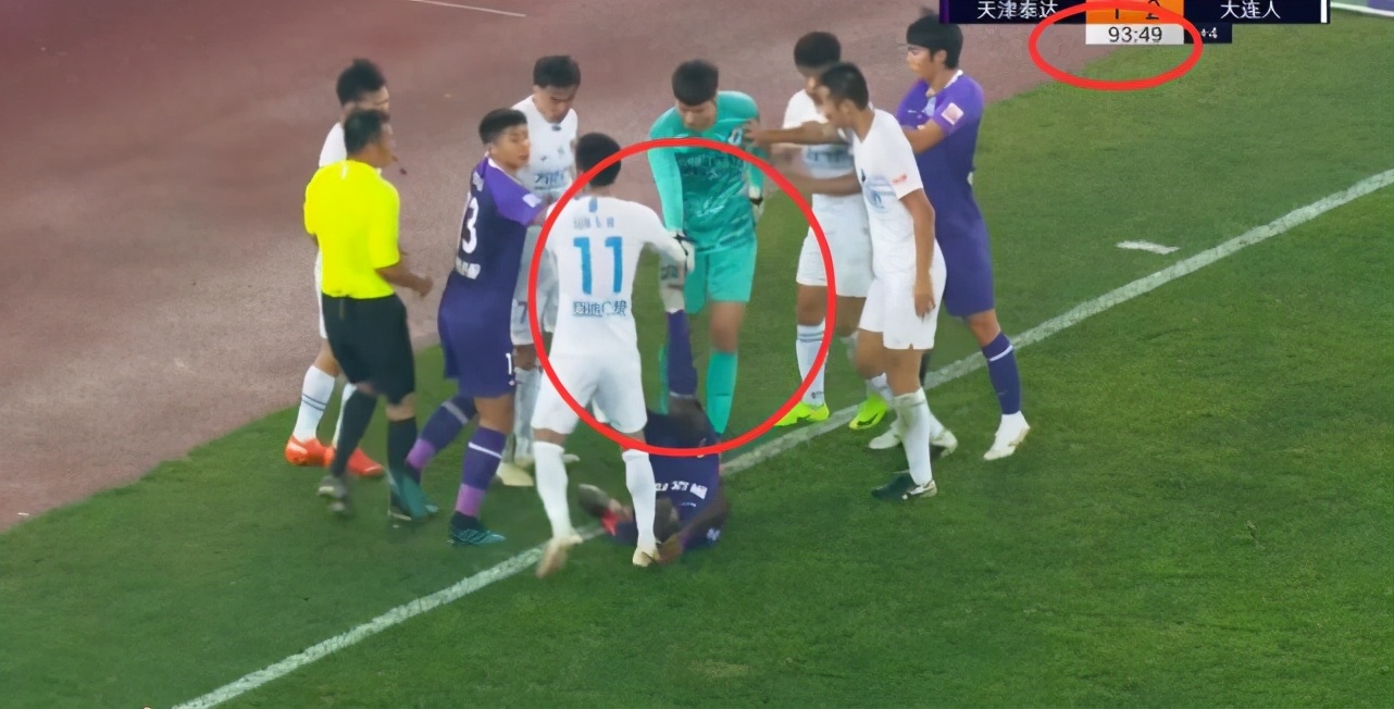 中超大冲突,中超赛场爆发大规模冲突大连人