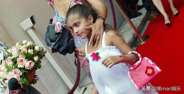 作为麦当娜的女儿也非寻常之辈23岁的她比母亲更大胆出色