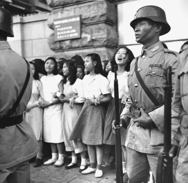 泪崩！1年1张，百年上海，老底子上海人都看哭了！