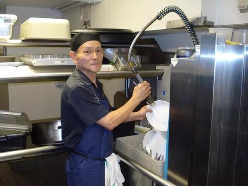 在日本打黑工十五年现状,中国父亲在日本打黑工15年纪录片