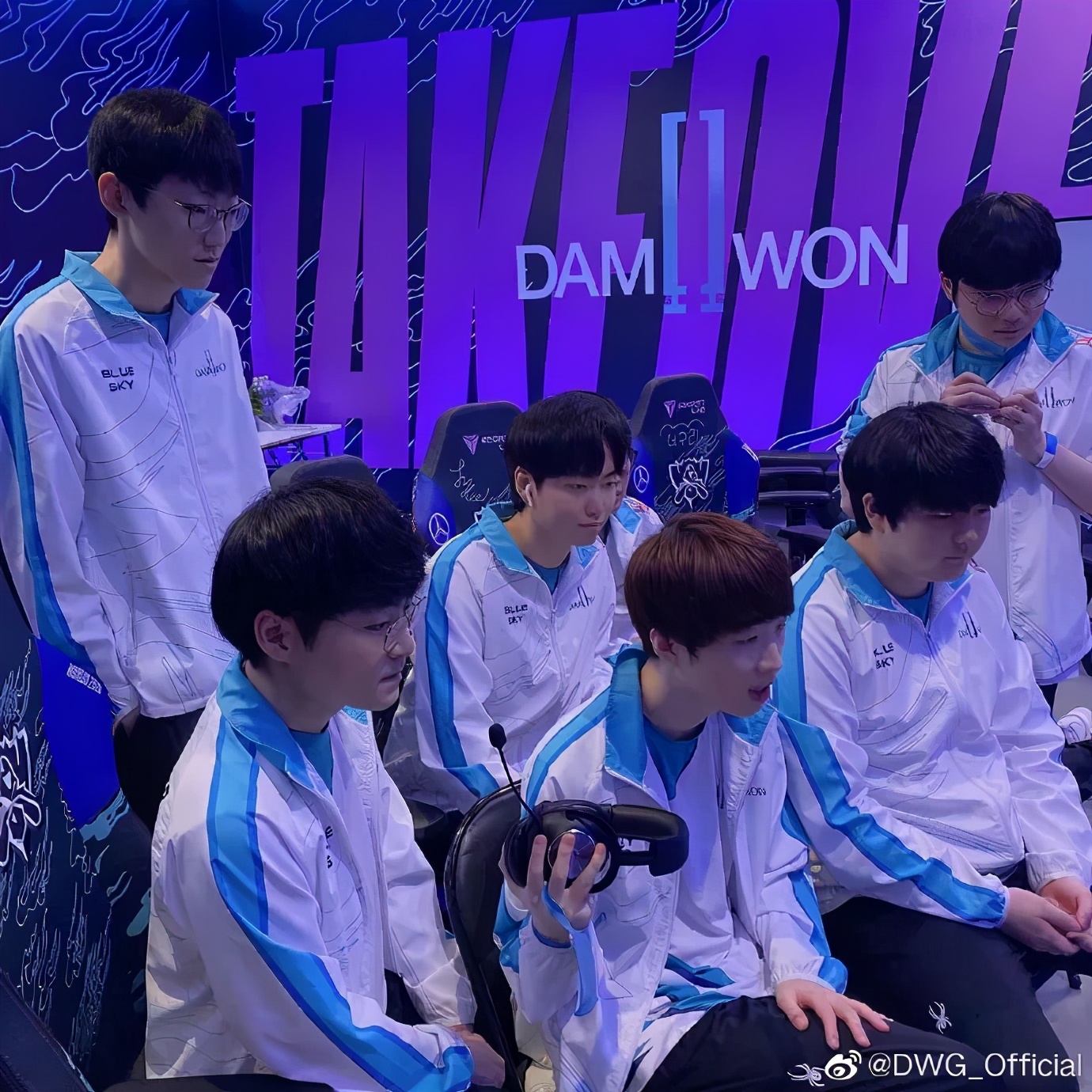 当浦东足球场一片沉默