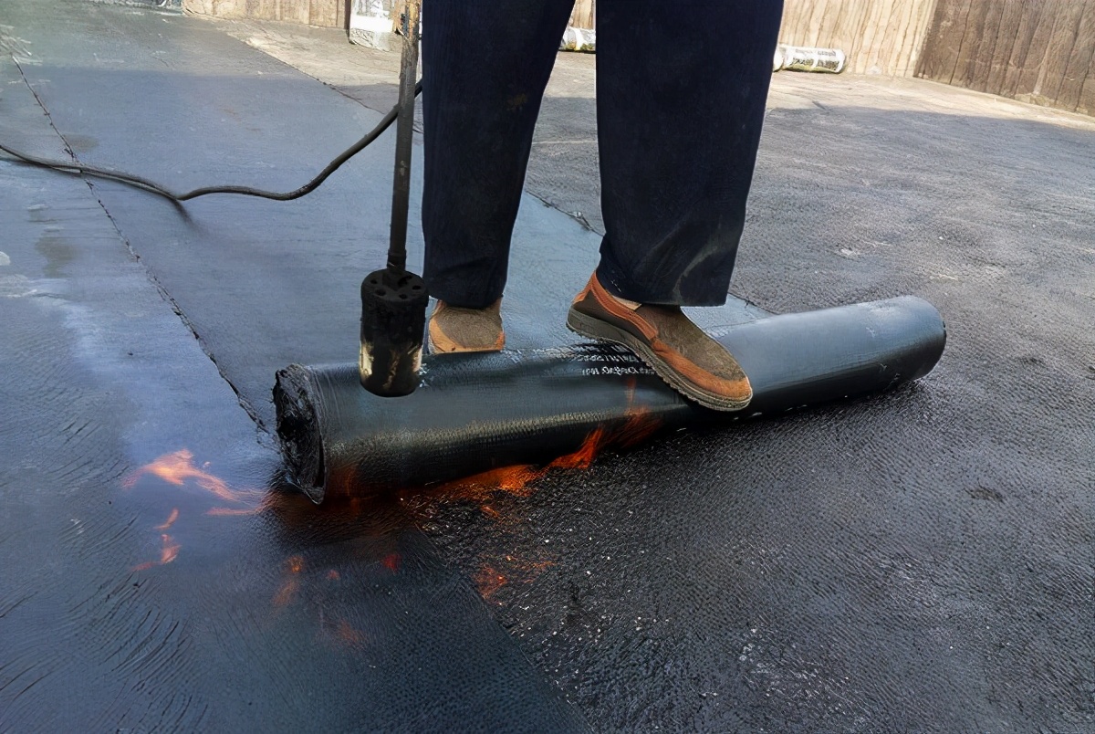 自粘防水卷材特点总结,常用防水卷材有哪些有何优缺点