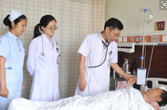 教师和医生哪个职业好,教书育人也是治病救人