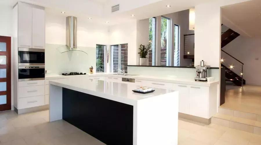 厨房装空调好还是凉霸好,厨房专用嵌入式空调有必要装吗