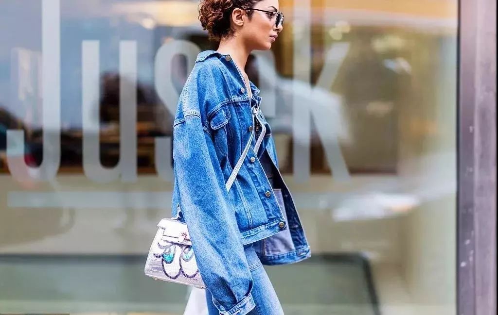 牛仔外套怎么洗才不会有味道,牛仔褂怎么洗不褪色