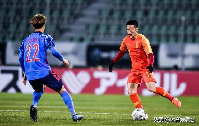 中国足球十大名场面姜至鹏,国足姜至鹏飞脚踹头图片