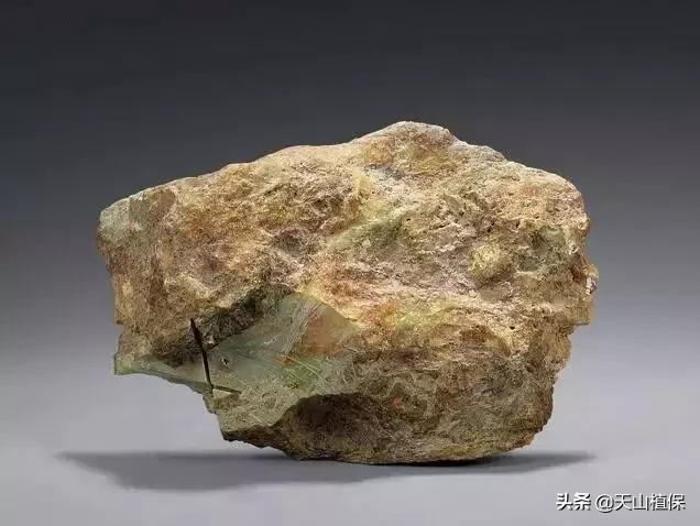 怎么捡到价值极高的石头,捡到一块石头价值千万