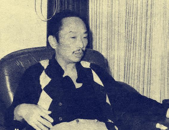 *情纵**声色的古龙，在痛饮一瓶XO后吐血两盆，彻底陷入昏迷