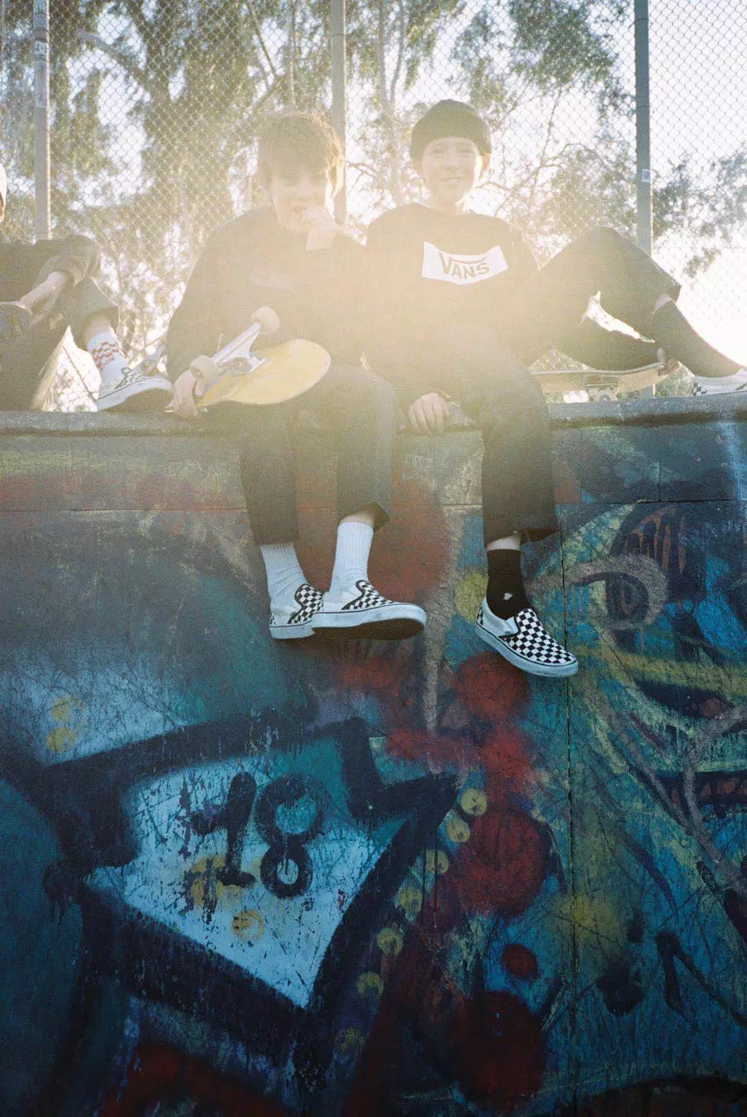 vans果然还是棋盘格最耐看,vans光感棋盘格