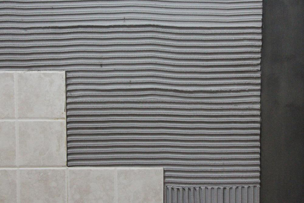 铺瓷砖水泥砂浆好还是瓷砖胶好,水泥砂浆与瓷砖背胶哪个合适