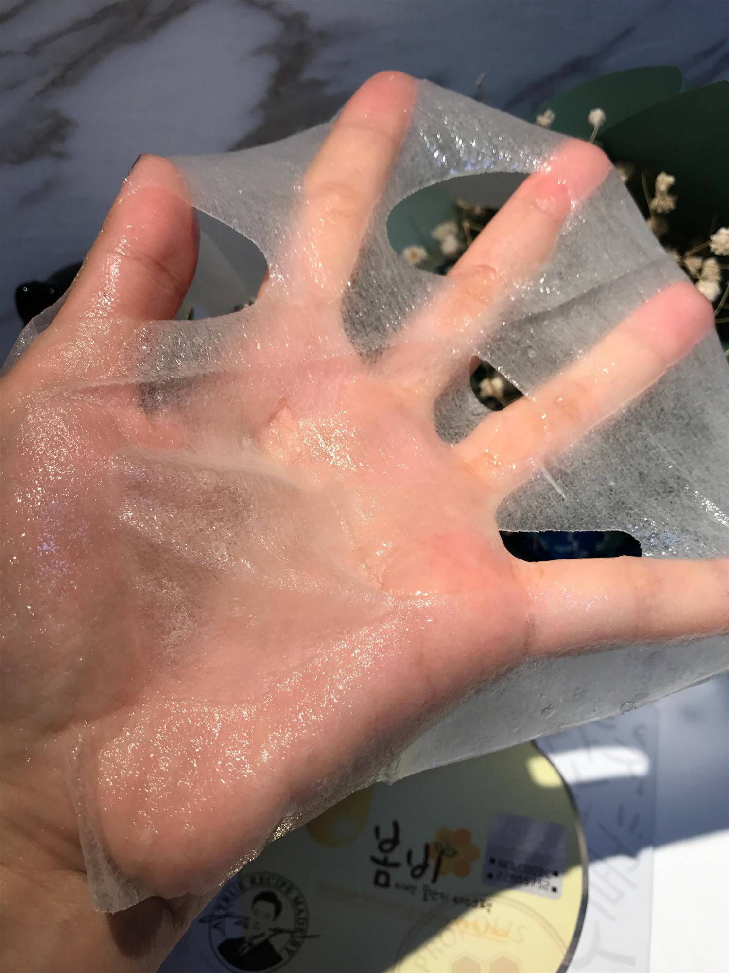 为什么同样的面膜有的人干得快,为什么美容院敷面膜效果好呢