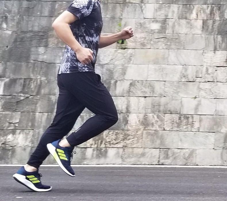 阿迪达斯清风跑鞋发黄怎么处理,阿迪达斯清风跑鞋eg1122