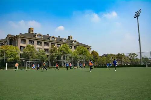 446人参加足球赛，多人感染！申花全队也有类似经历：后怕