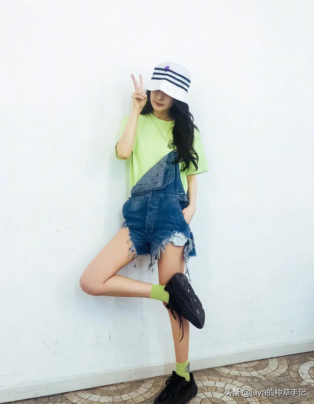 穿错卫衣显胖,宽松卫衣怎么搭配帆布鞋