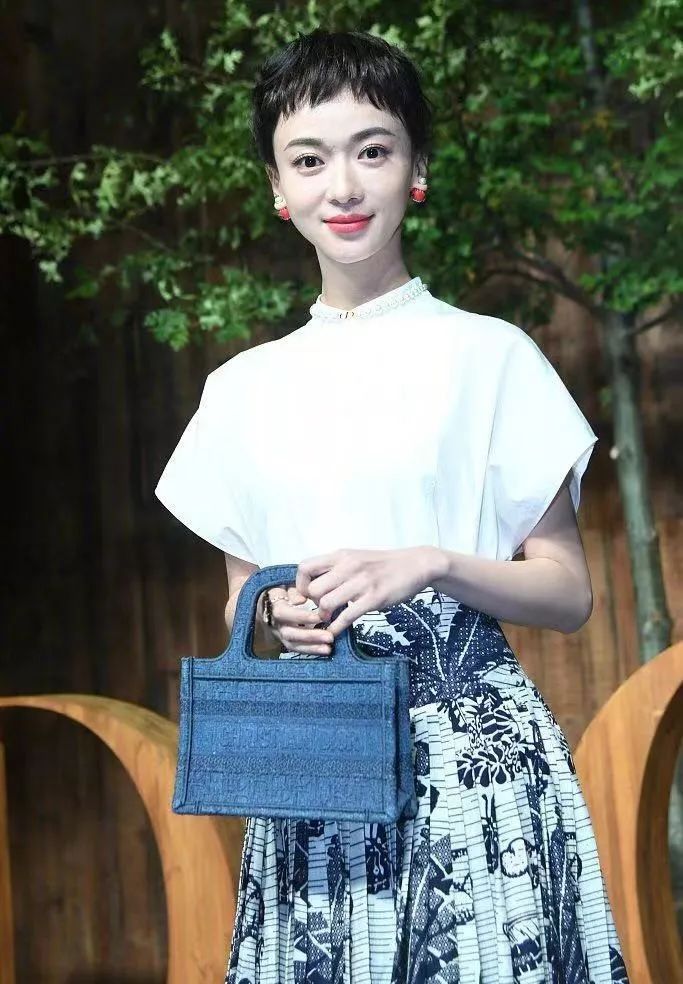 吴谨言模仿baby白头发,吴谨言与angelababy对比