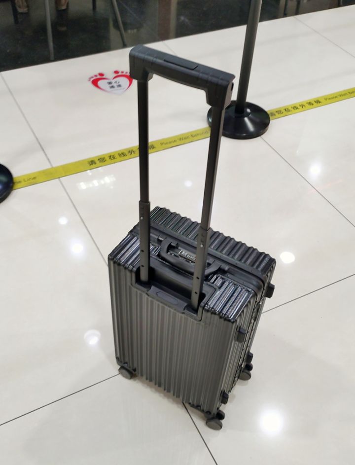 小型轻便指纹锁行李箱,便捷功能行李箱