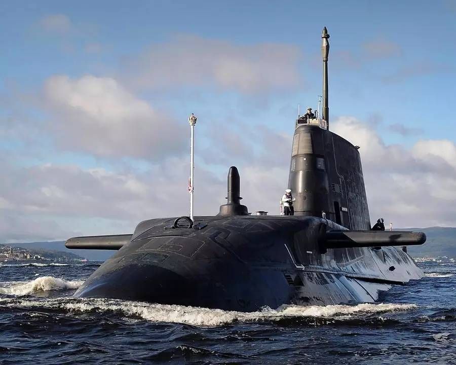 核潜艇可以在全球航行吗,核潜艇能跑到近海发射吗