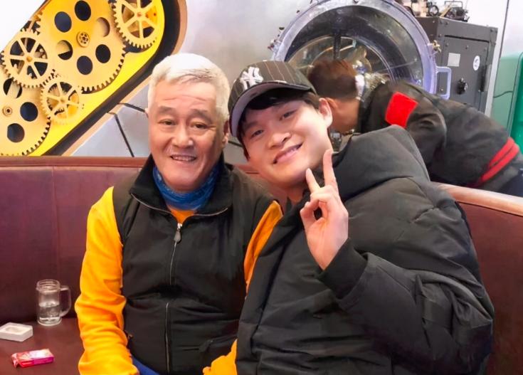 主播直播卖假货当场被抓！半年牟利超百万，辨别正品竟称靠感觉