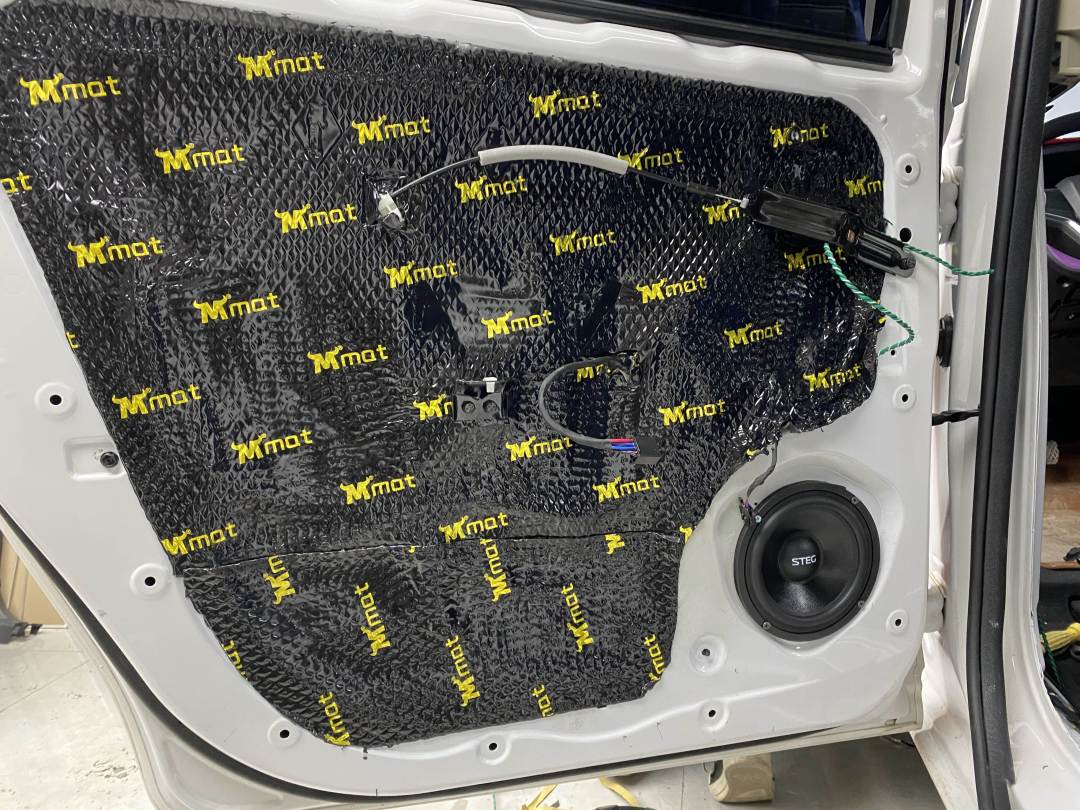 倒模工艺很nice宝骏360汽车音响改装美乐福X5+中低音倒模工艺