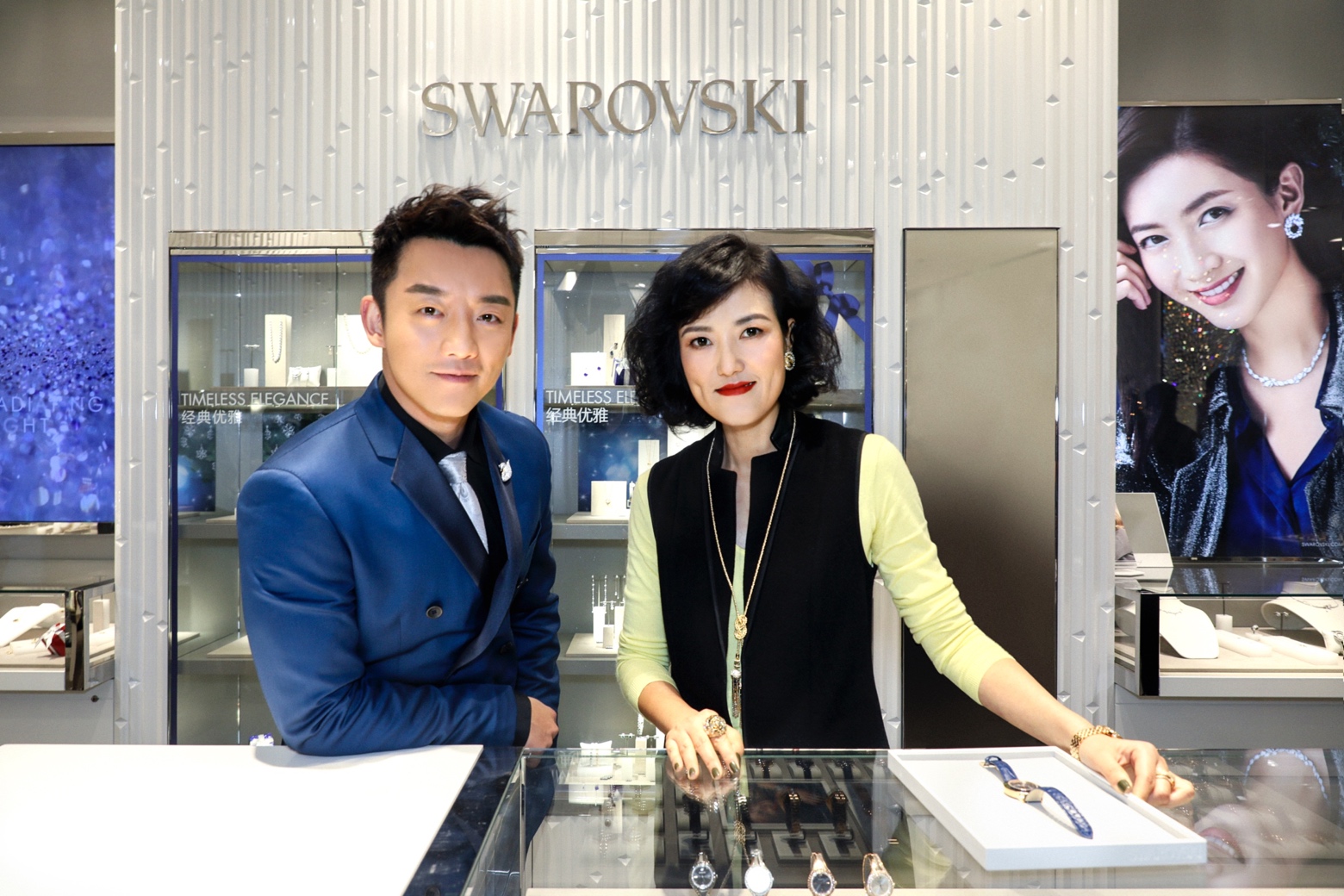 郑恺施华洛世奇,上海白玉兰盛典郑恺