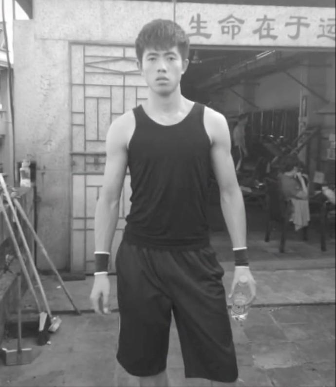 187cm游泳教练,186cm健身教练