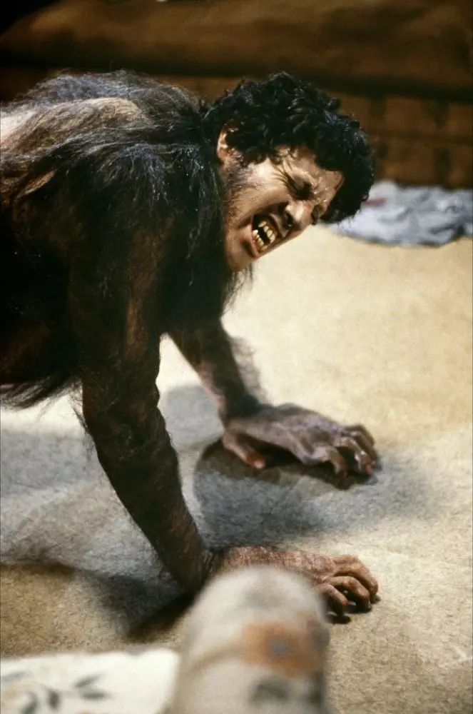 美国狼人变异过程,美国狼人在伦敦变成狼人的片段