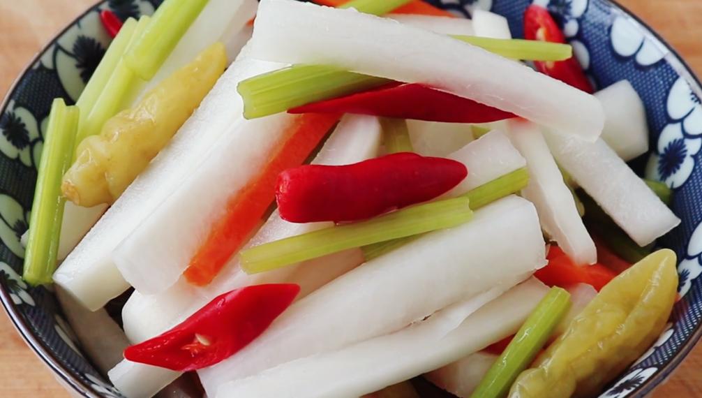 饭店的泡椒萝卜条为什么那么好吃，教你这小妙招，天天吃都不会腻