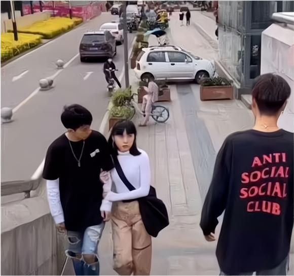 女朋友老喜欢看帅哥怎么办,女朋友总喜欢看帅哥怎么办