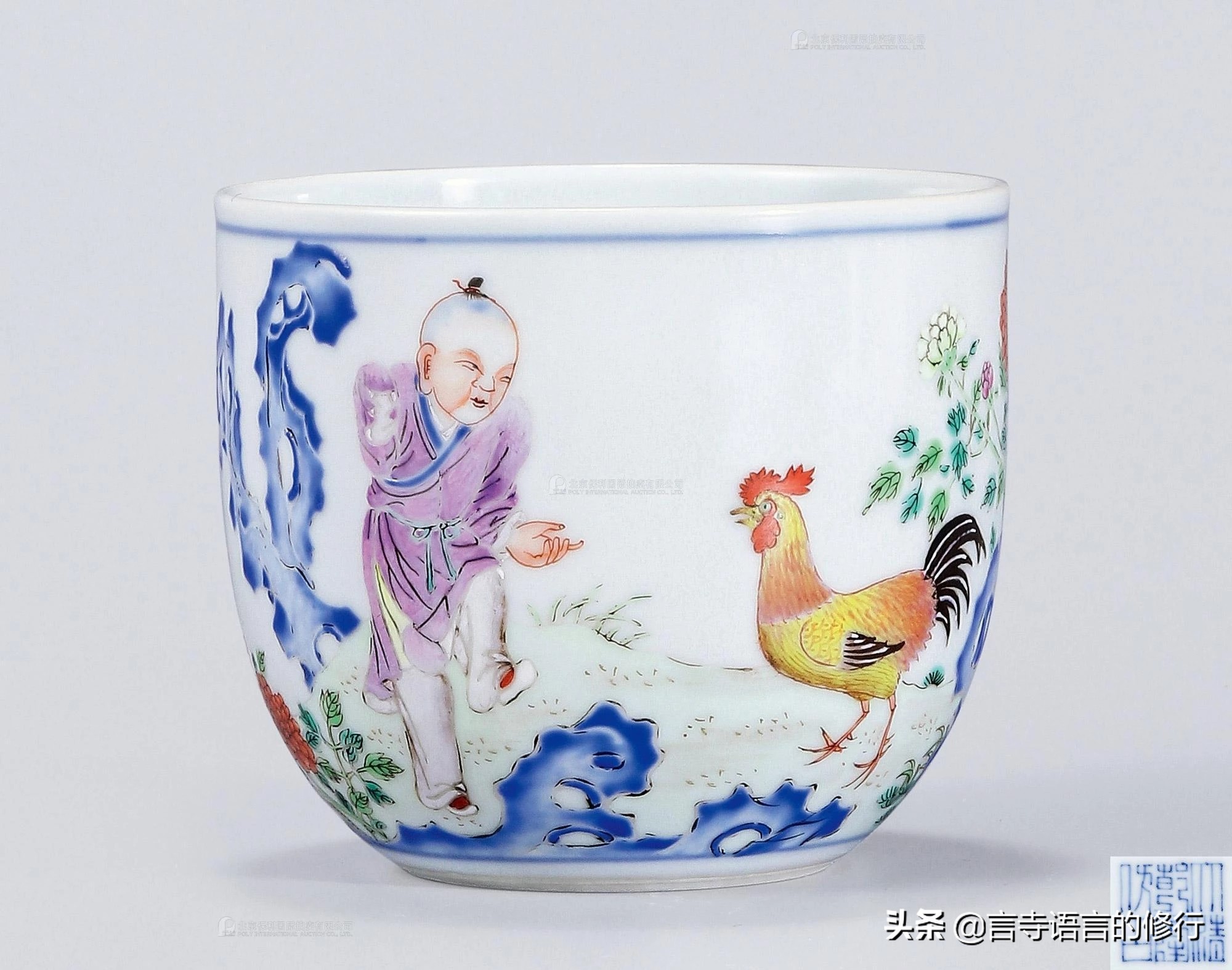 乾隆朝粉彩寿桃特征,乾隆朝粉彩寿桃天球瓶简介