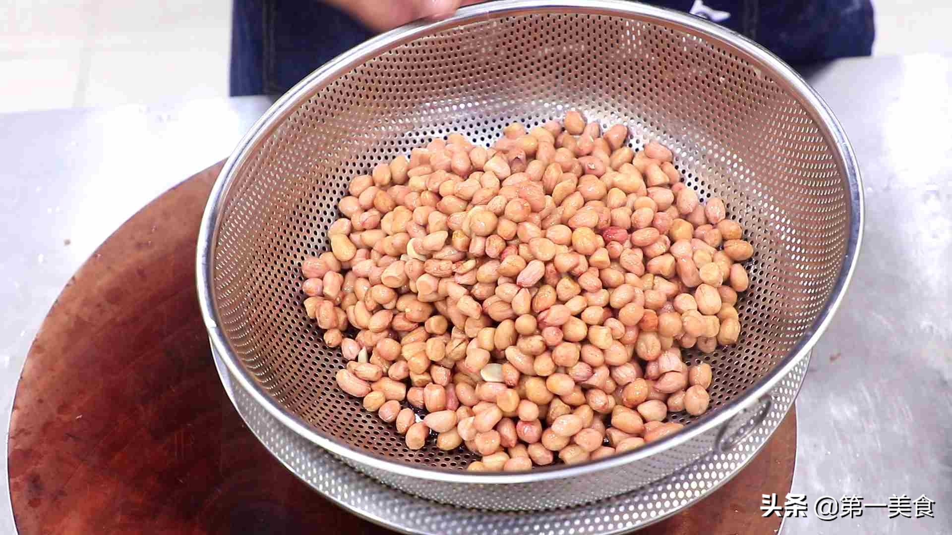 炸花生米有啥技巧教你正确做法,炸花生米怎么会掉皮