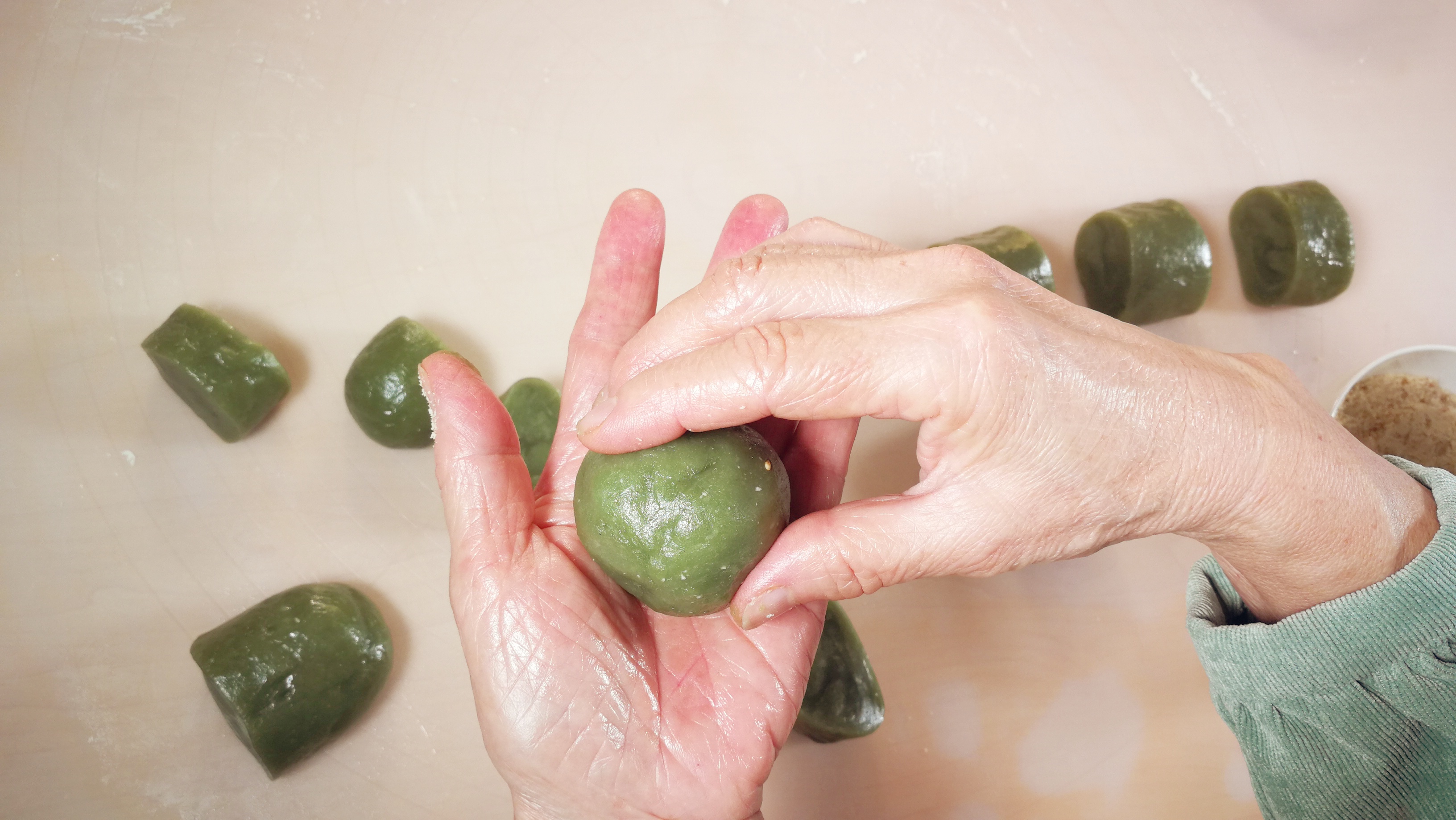 莲花妈妈快手版青团有诀窍，黄金比例配方简单易学，Q弹软糯清香
