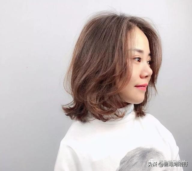 2020年最流行的发型气垫烫锁骨发,2020年最流行烫的锁骨发型